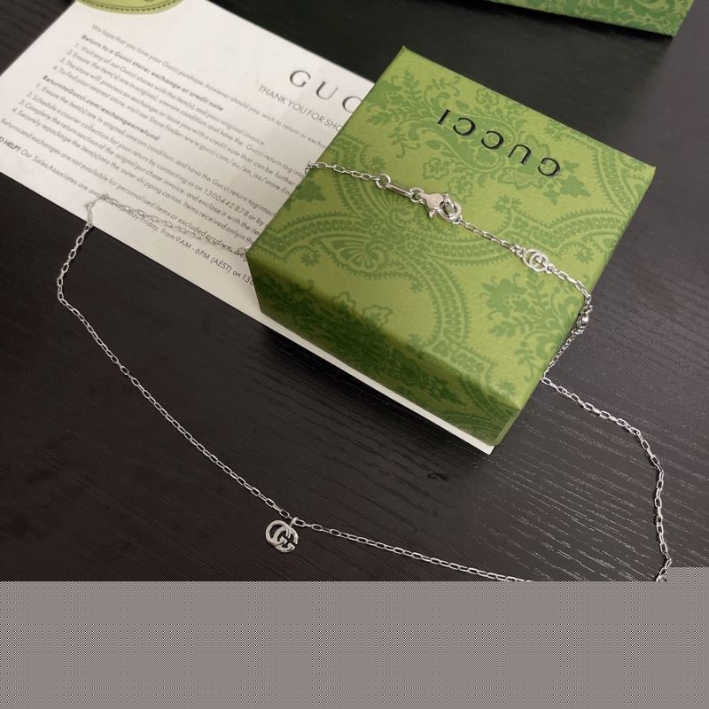 G*u*i necklaces